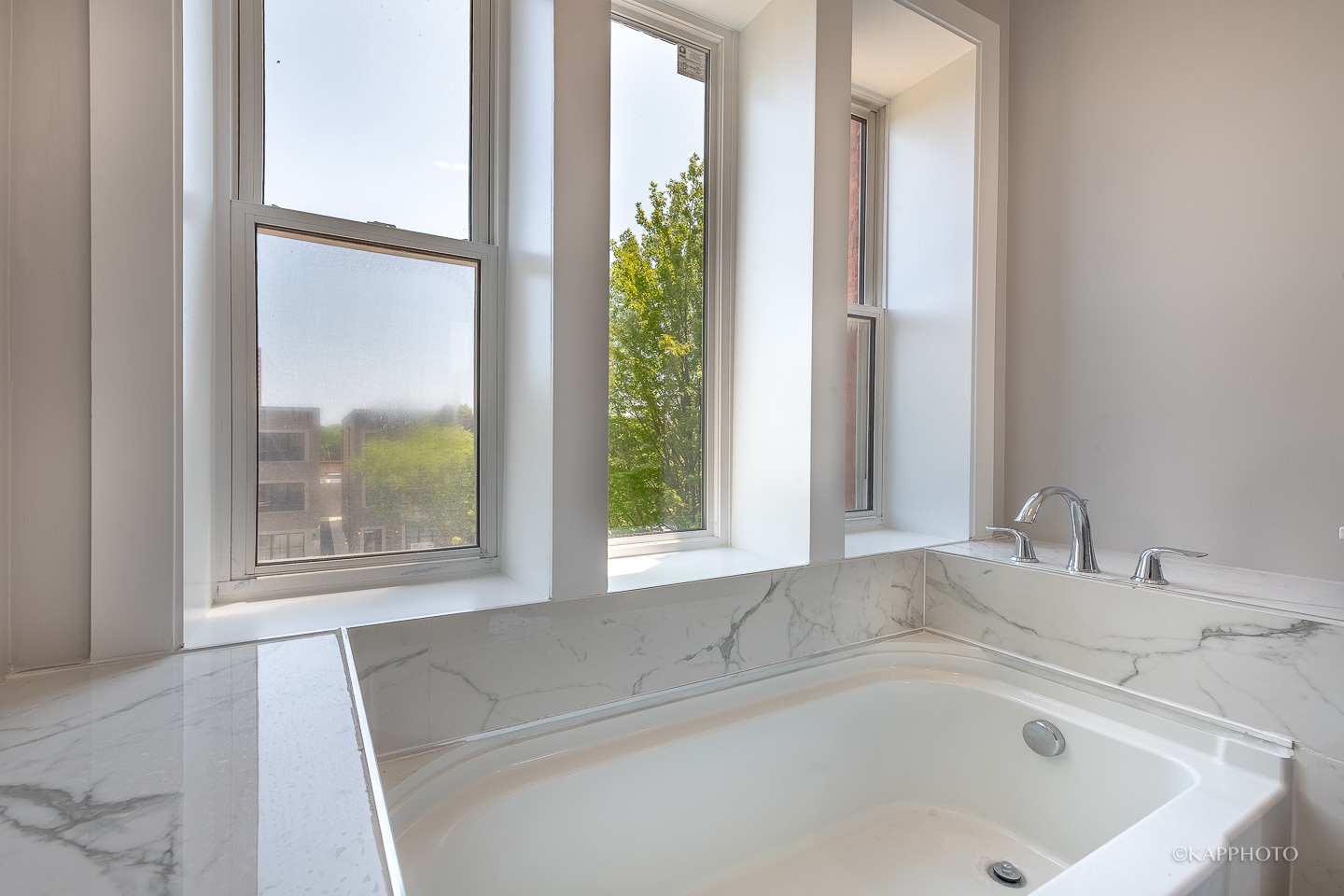 4152 S Prairie Avenue Unit: 3