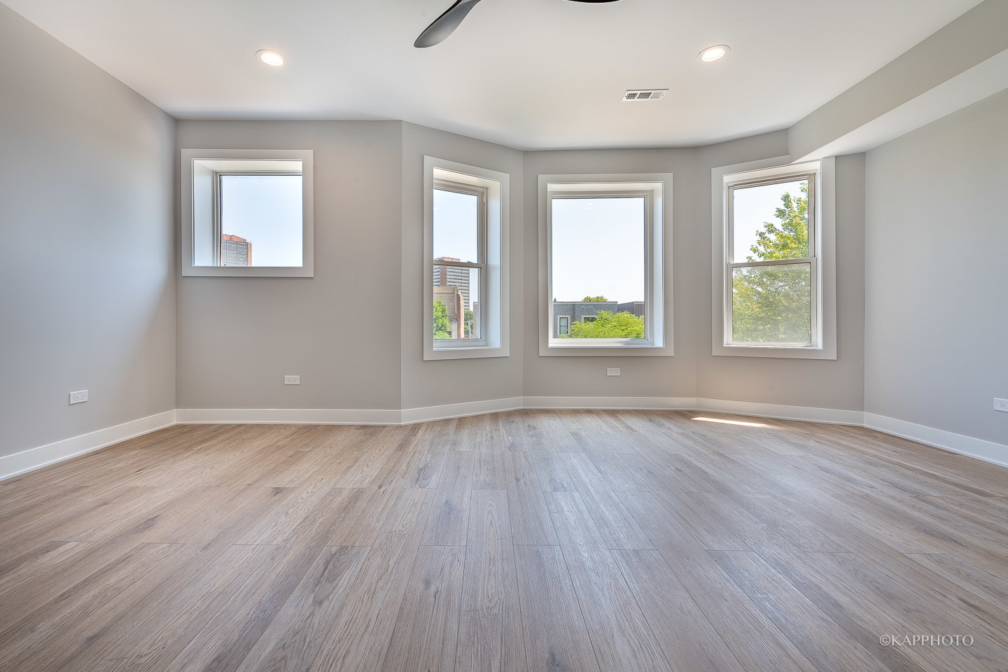 4152 S Prairie Avenue Unit: 3