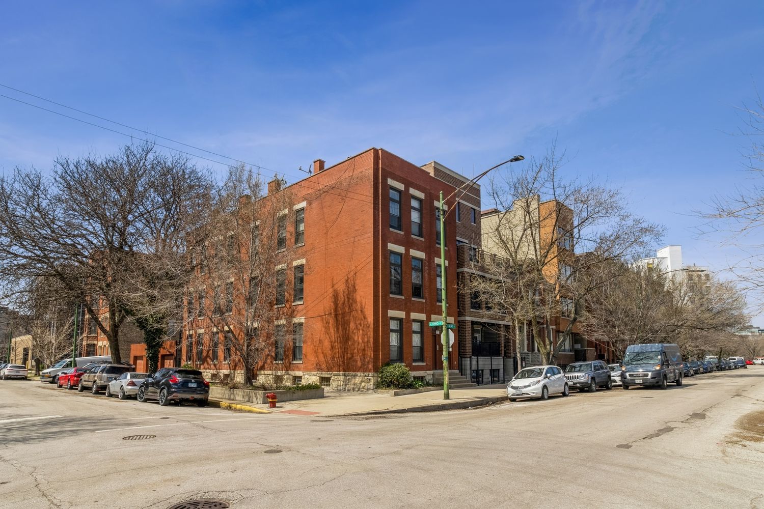 600 N May Street Unit: 1R