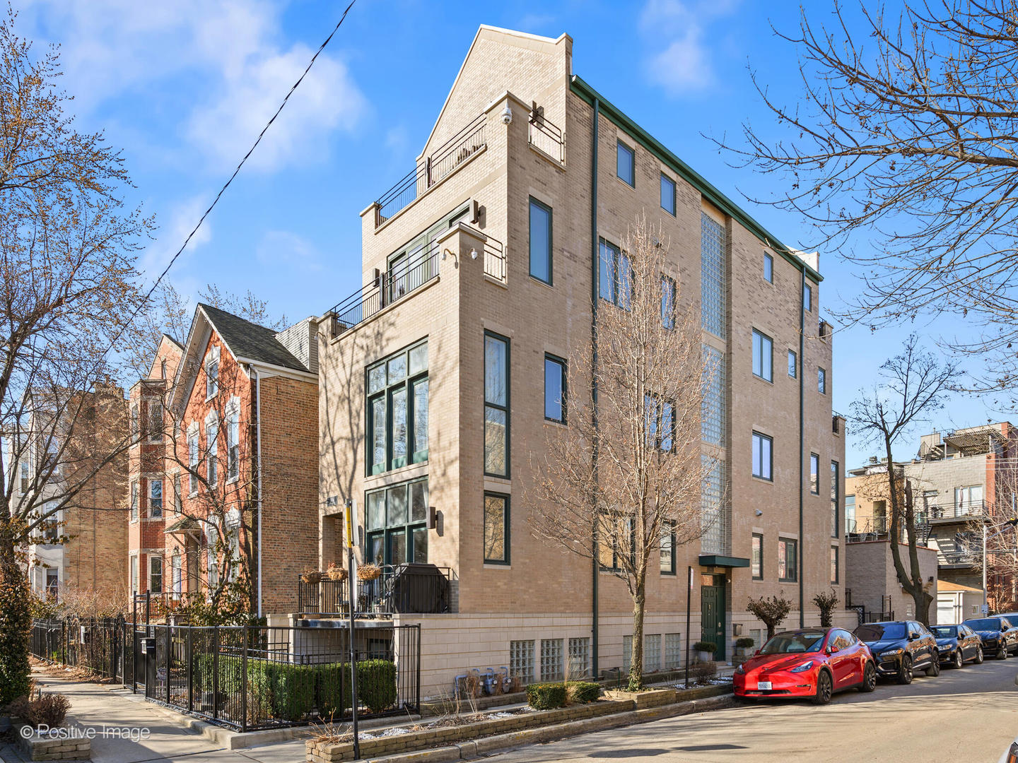 884 N Paulina Street Unit: 1R