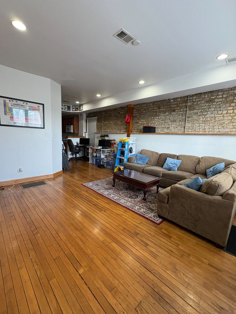 1202 W Huron Street Unit: 1