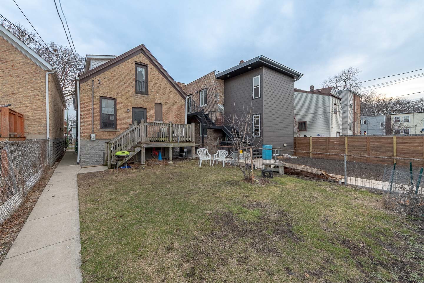 2314 W 35th Place