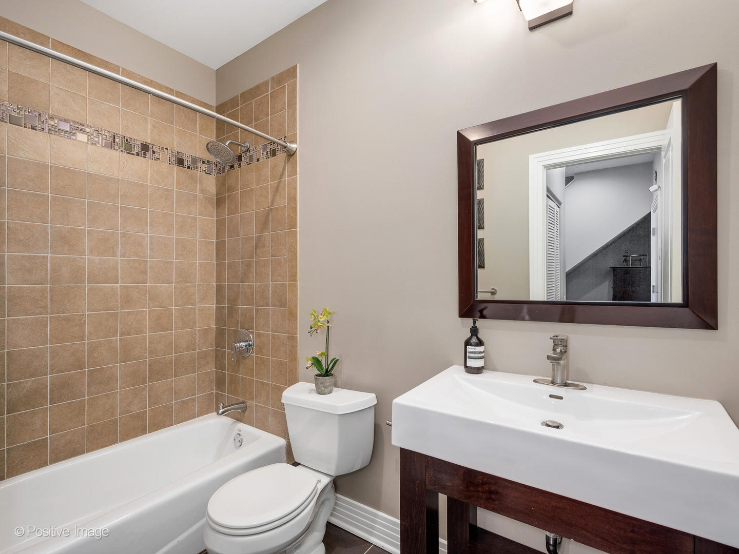 1055 W Monroe Street Unit: B