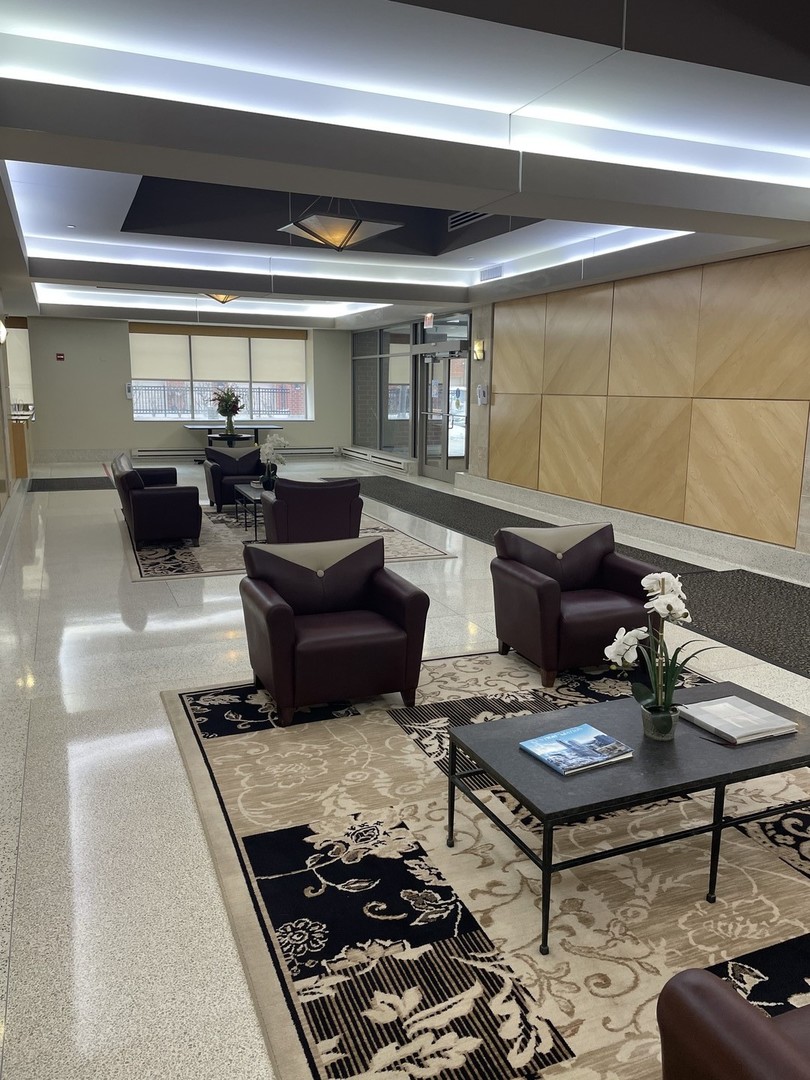 1717 S PRAIRIE Avenue Unit: 1706