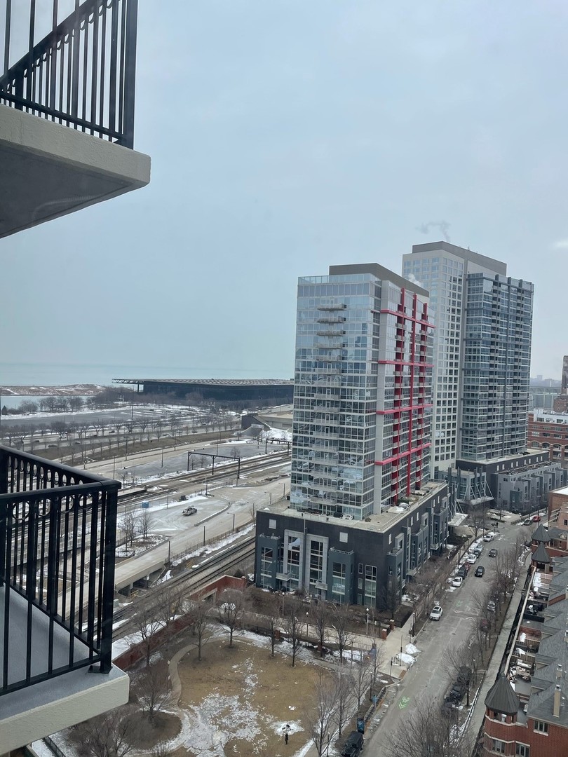 1717 S PRAIRIE Avenue Unit: 1706