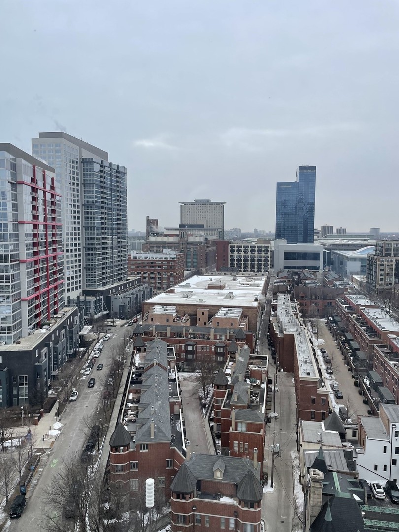 1717 S PRAIRIE Avenue Unit: 1706