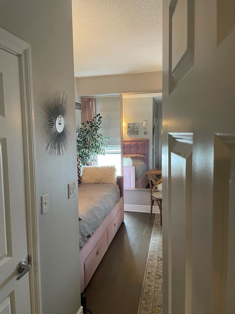 1717 S PRAIRIE Avenue Unit: 1706