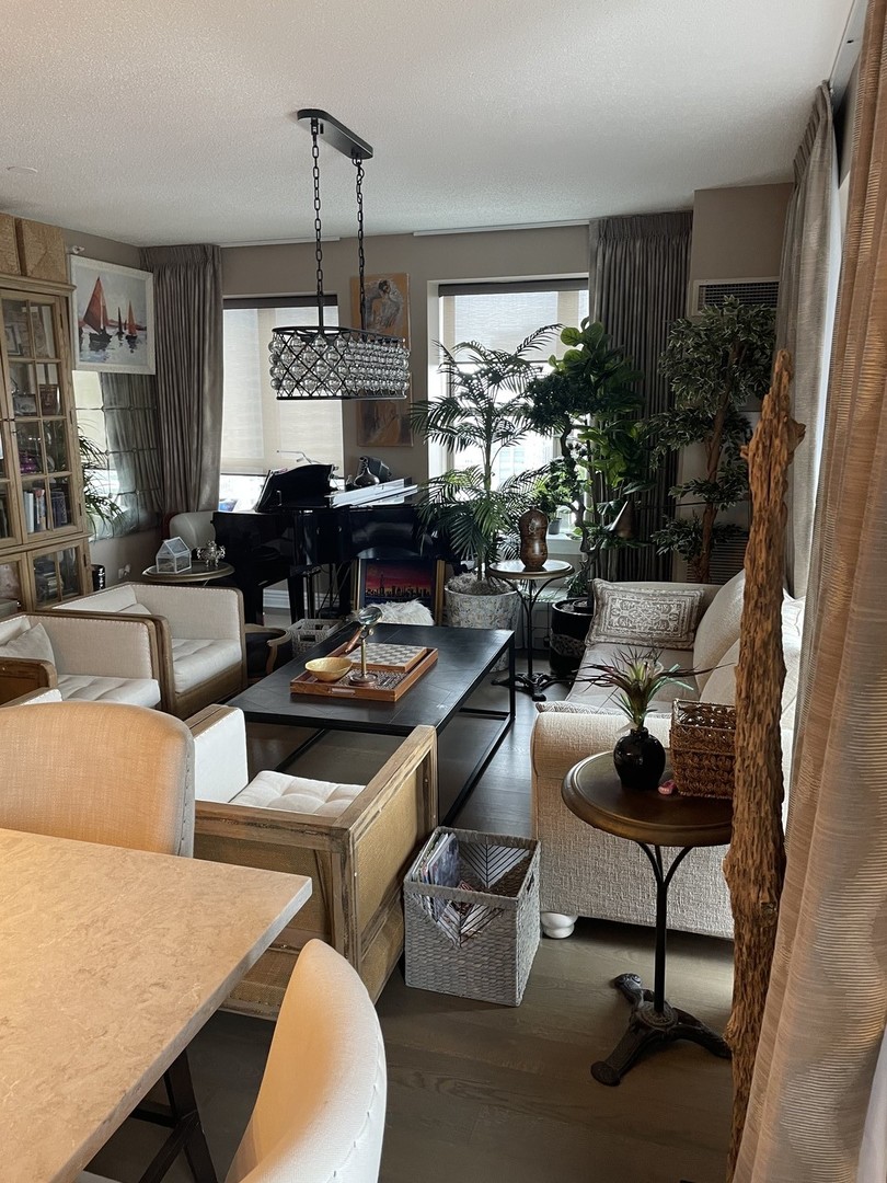1717 S PRAIRIE Avenue Unit: 1706
