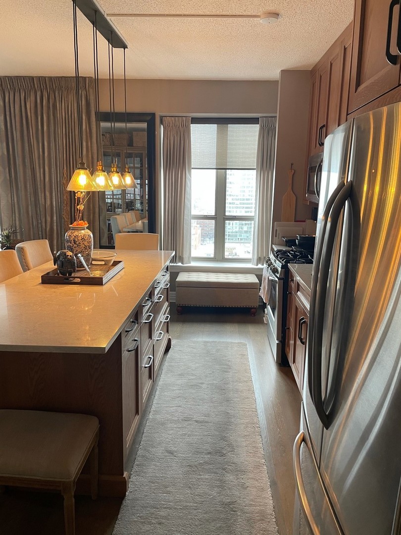 1717 S PRAIRIE Avenue Unit: 1706