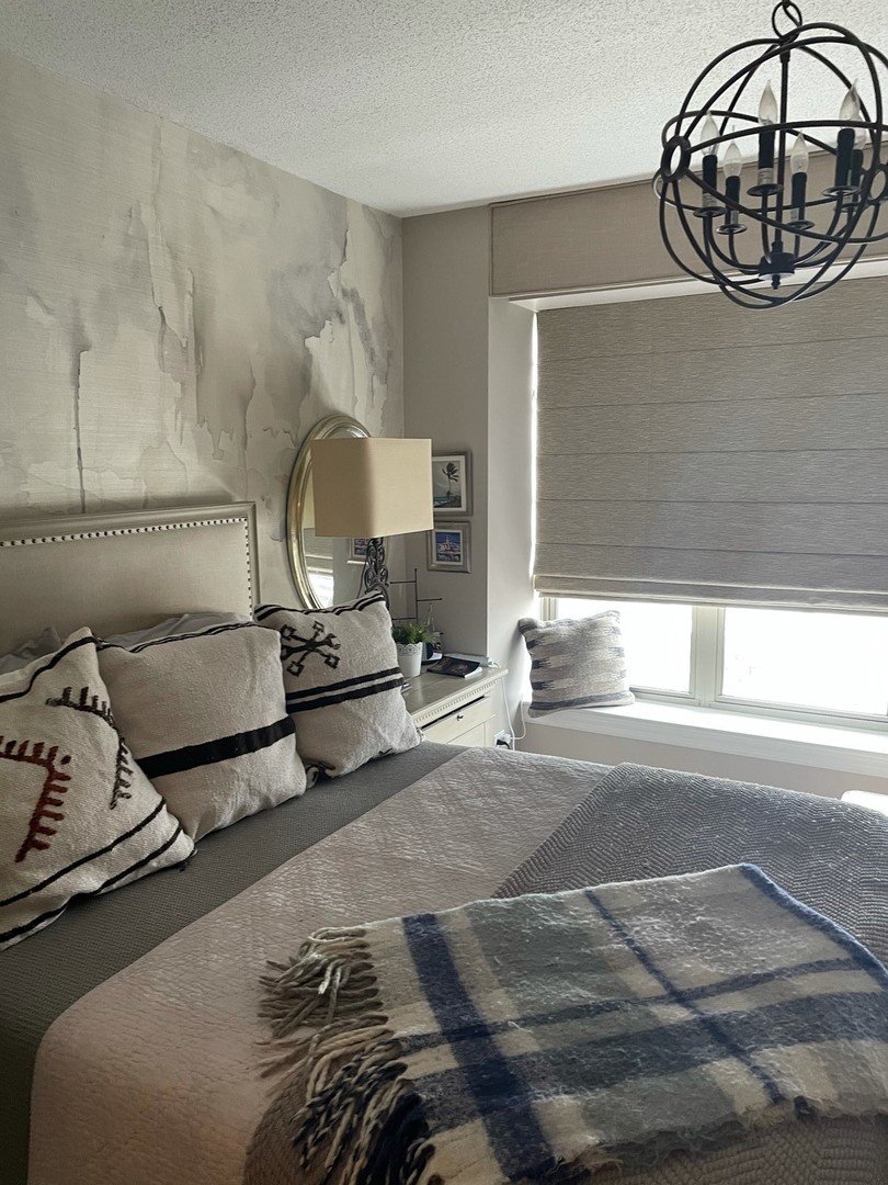 1717 S PRAIRIE Avenue Unit: 1706