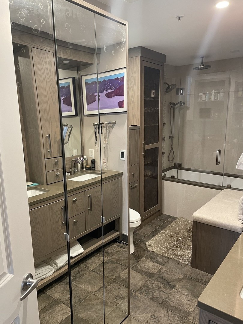 1717 S PRAIRIE Avenue Unit: 1706