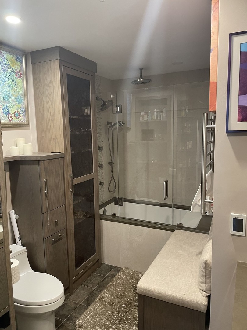 1717 S PRAIRIE Avenue Unit: 1706