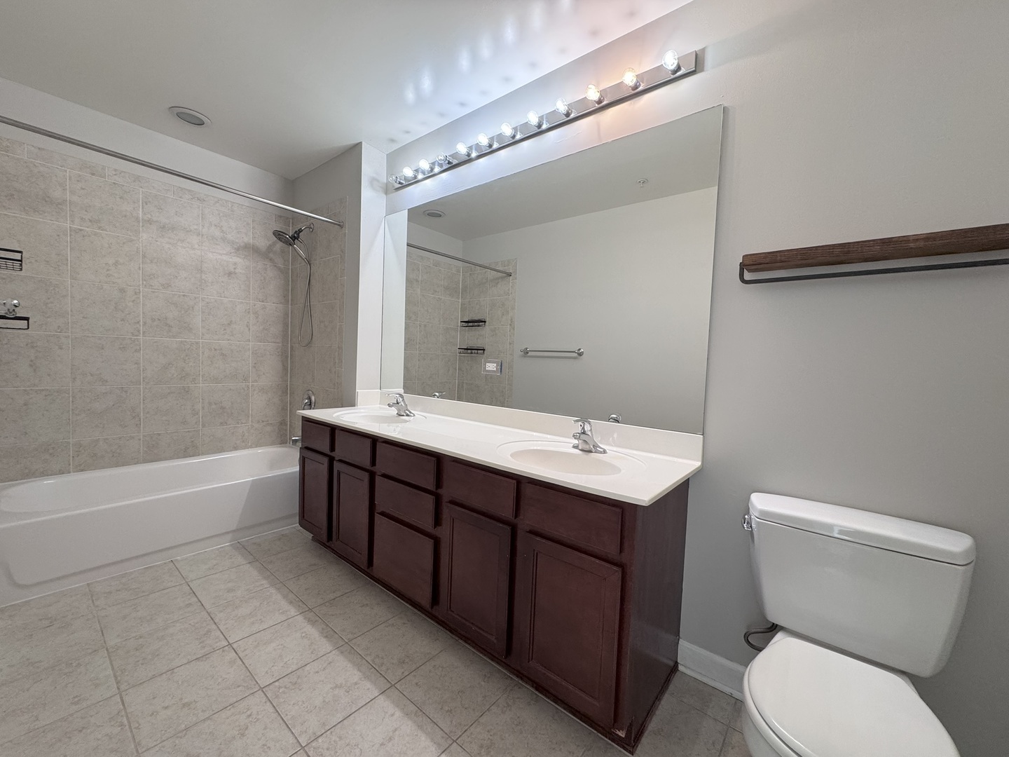 1629 S Prairie Avenue Unit: 2010
