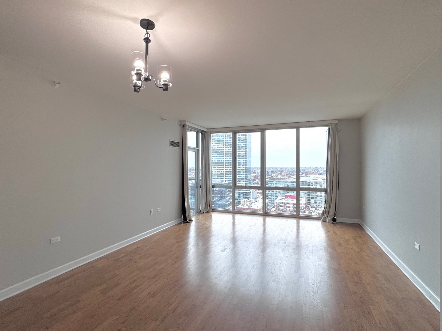 1629 S Prairie Avenue Unit: 2010