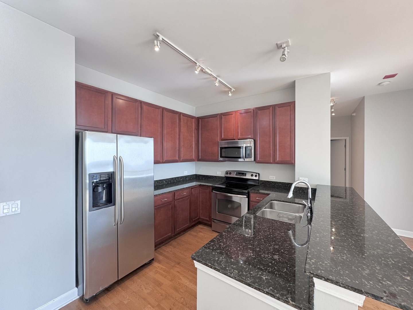 1629 S Prairie Avenue Unit: 2010