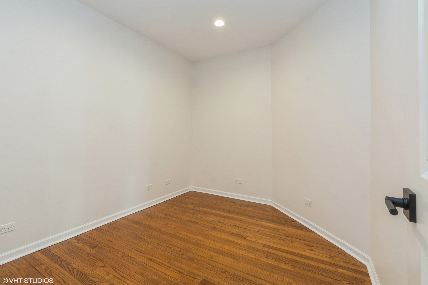3839 N Western Avenue Unit: 301