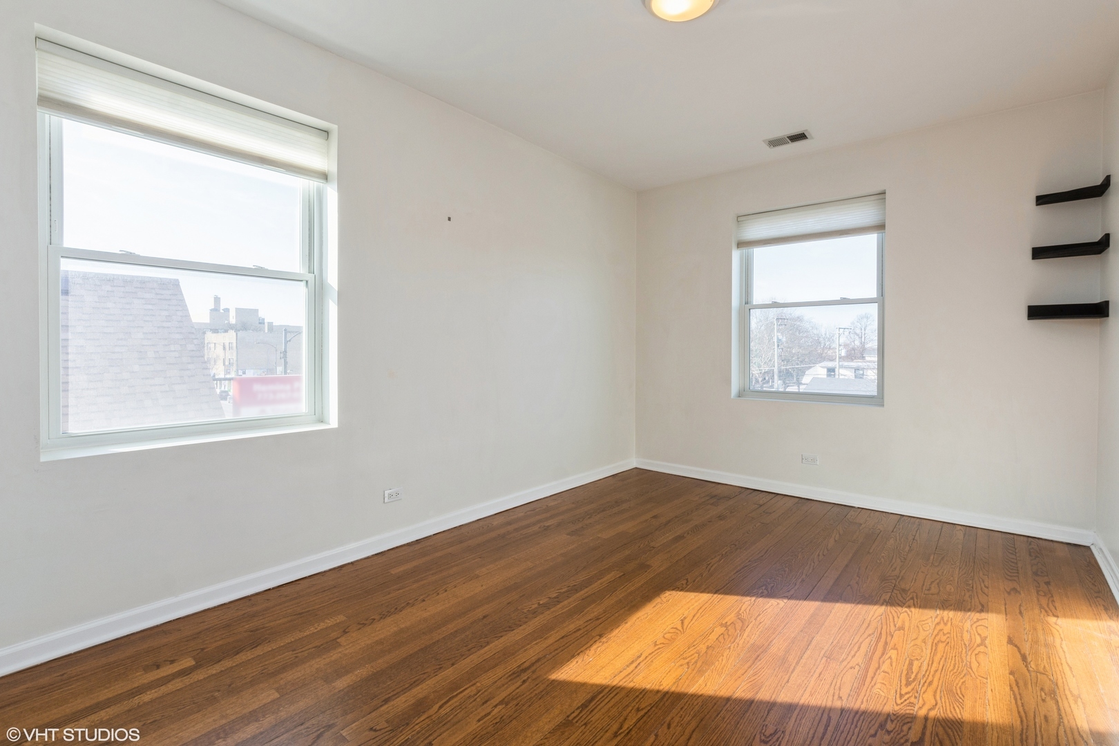 3839 N Western Avenue Unit: 301
