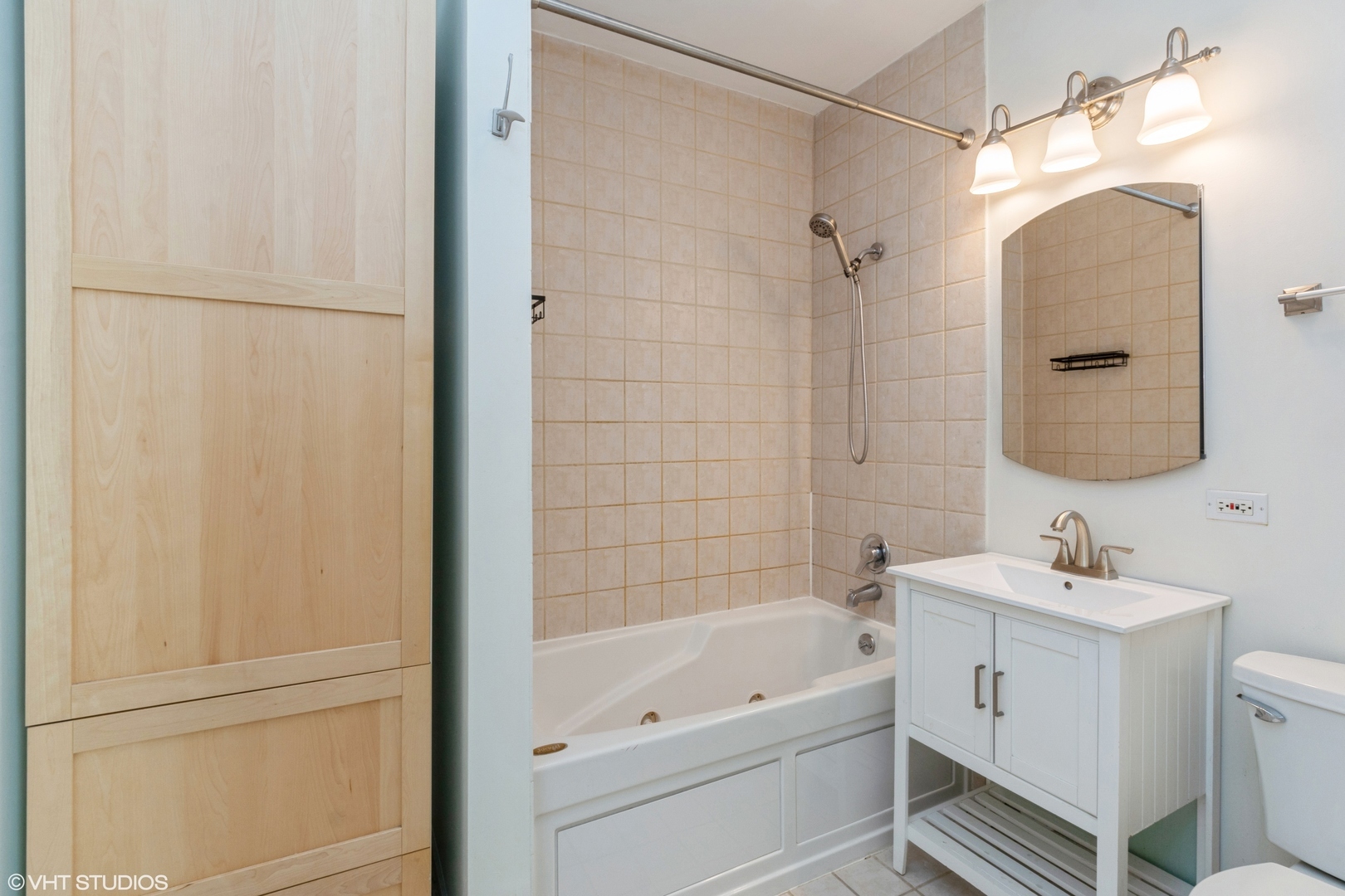 3839 N Western Avenue Unit: 301