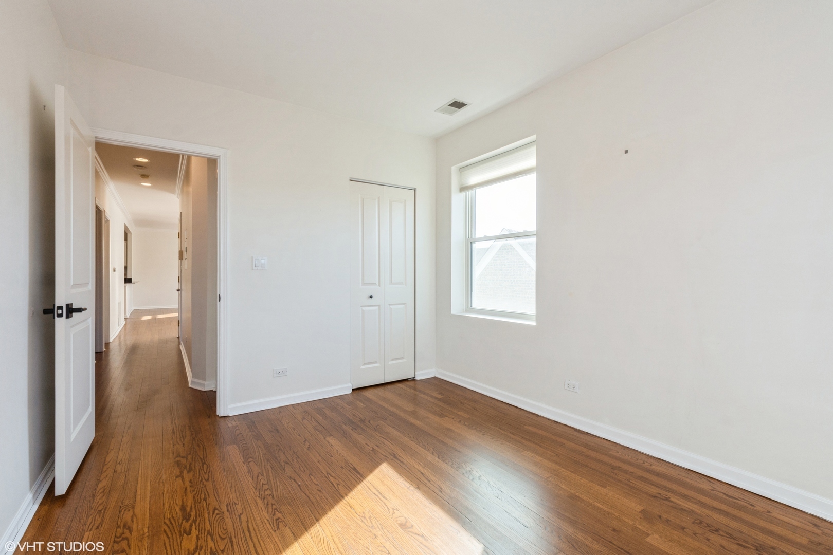 3839 N Western Avenue Unit: 301