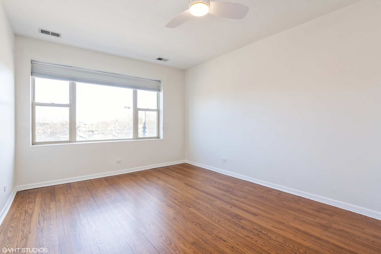 3839 N Western Avenue Unit: 301