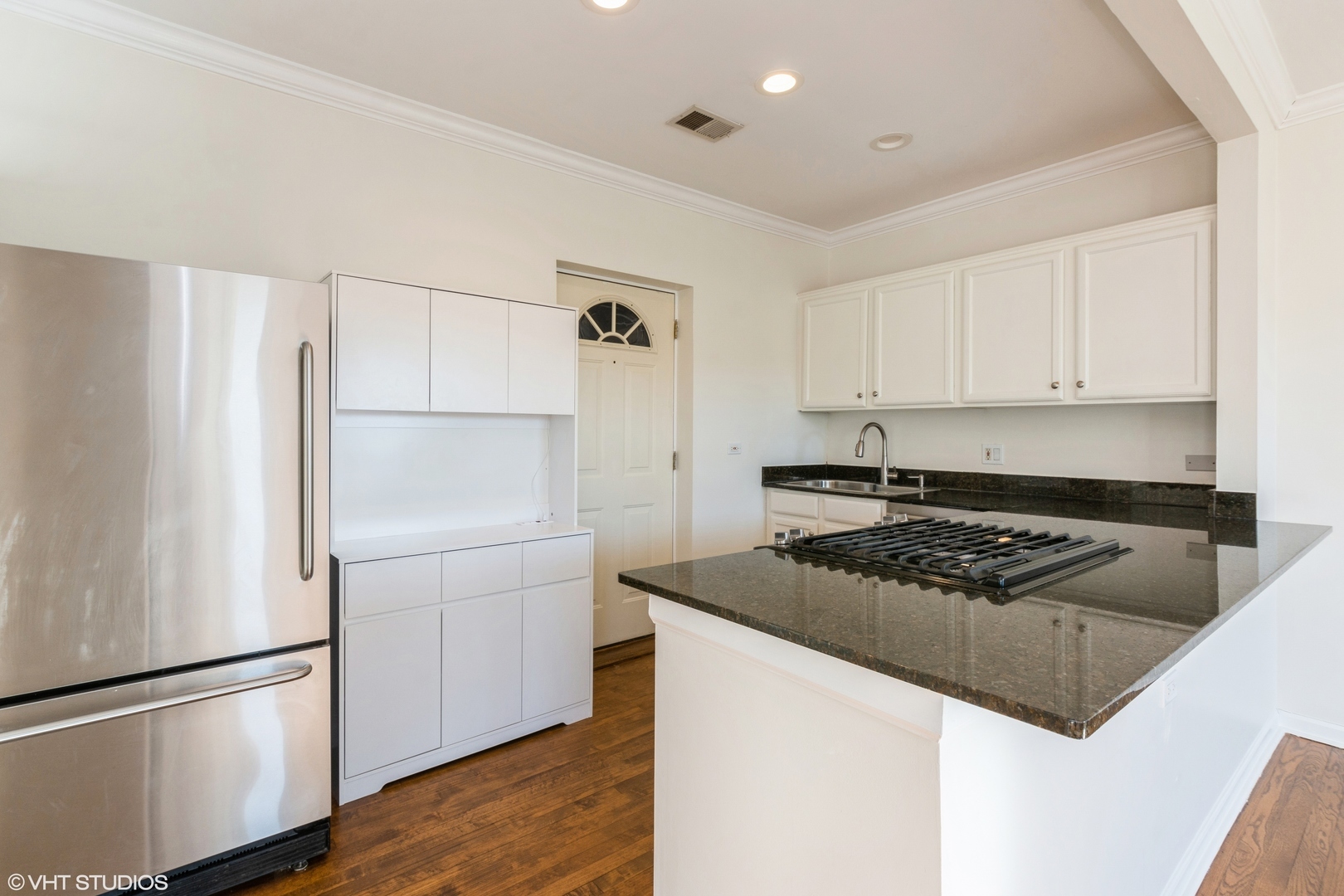 3839 N Western Avenue Unit: 301