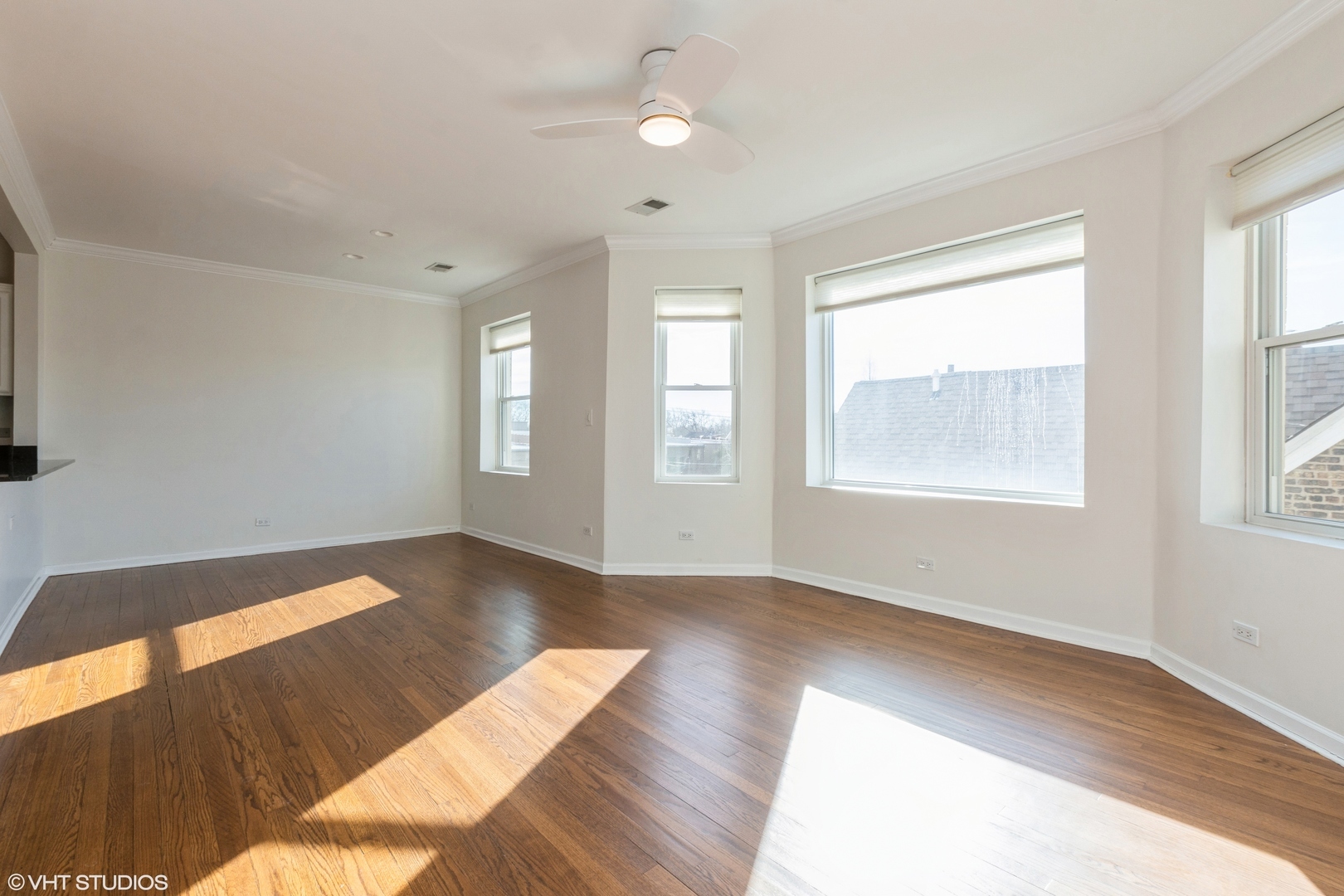 3839 N Western Avenue Unit: 301