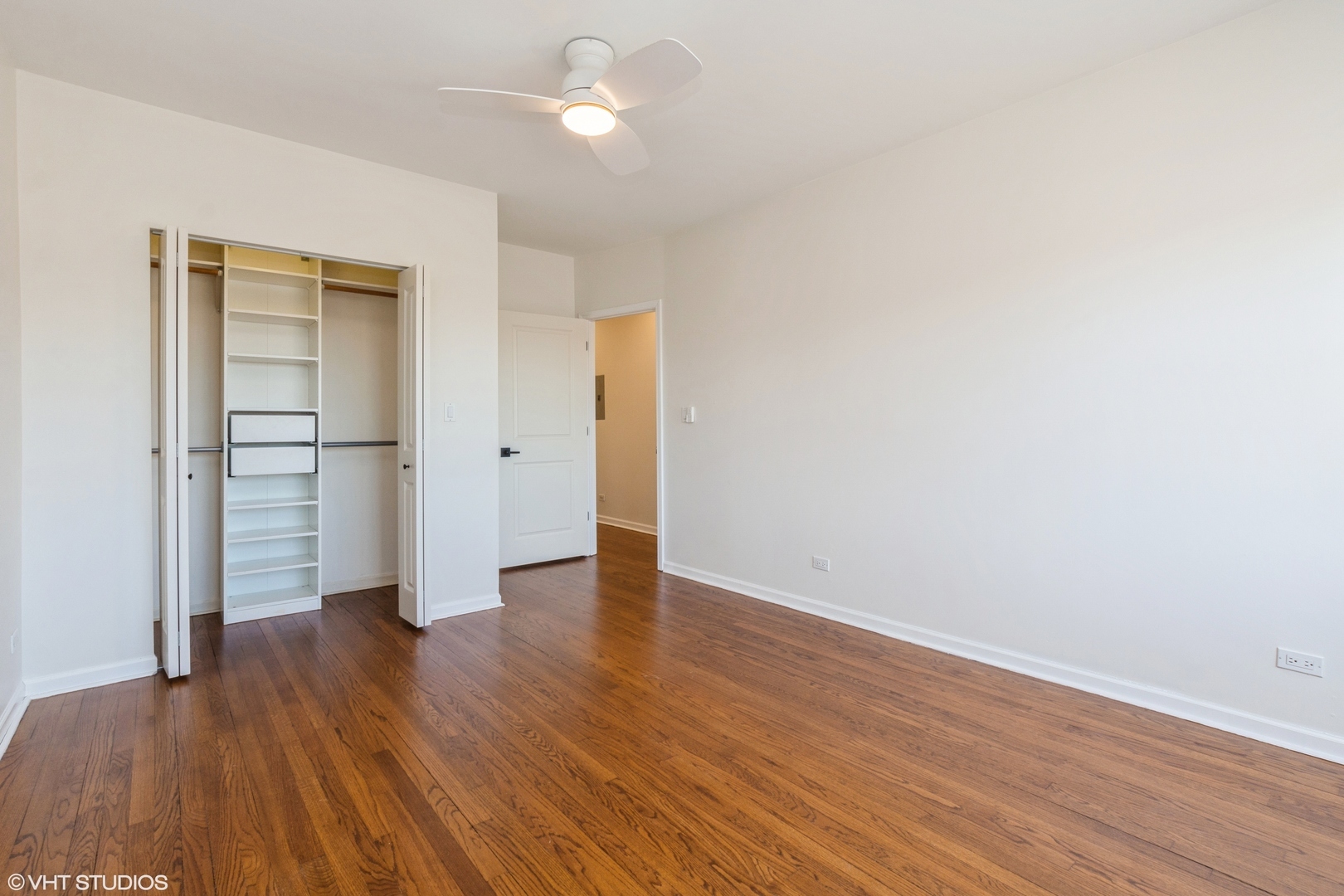3839 N Western Avenue Unit: 301