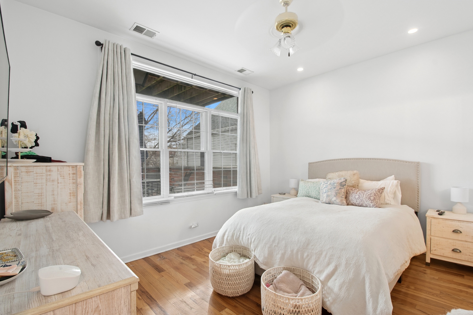 3643 W Belmont Avenue Unit: 2
