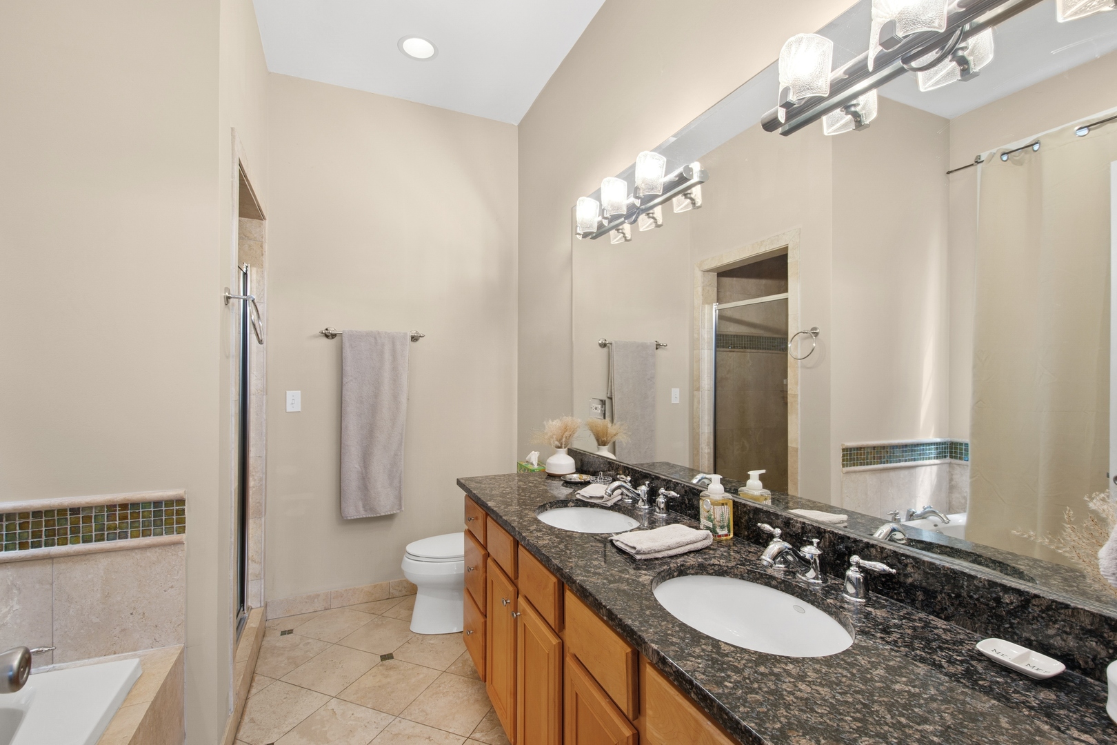 3643 W Belmont Avenue Unit: 2