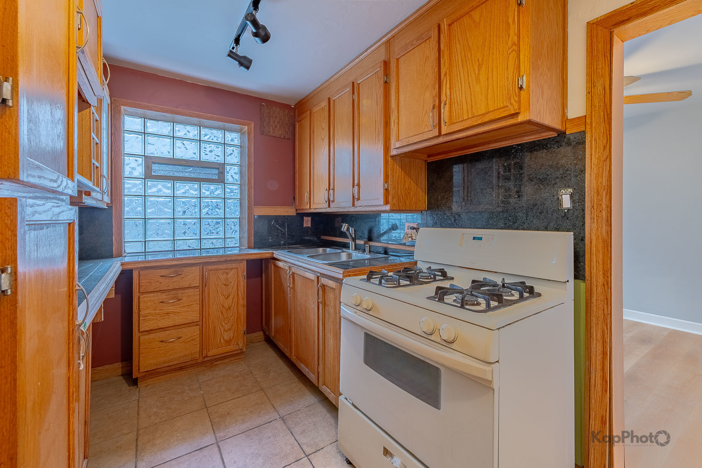 2051 E 72nd Street Unit: 1B