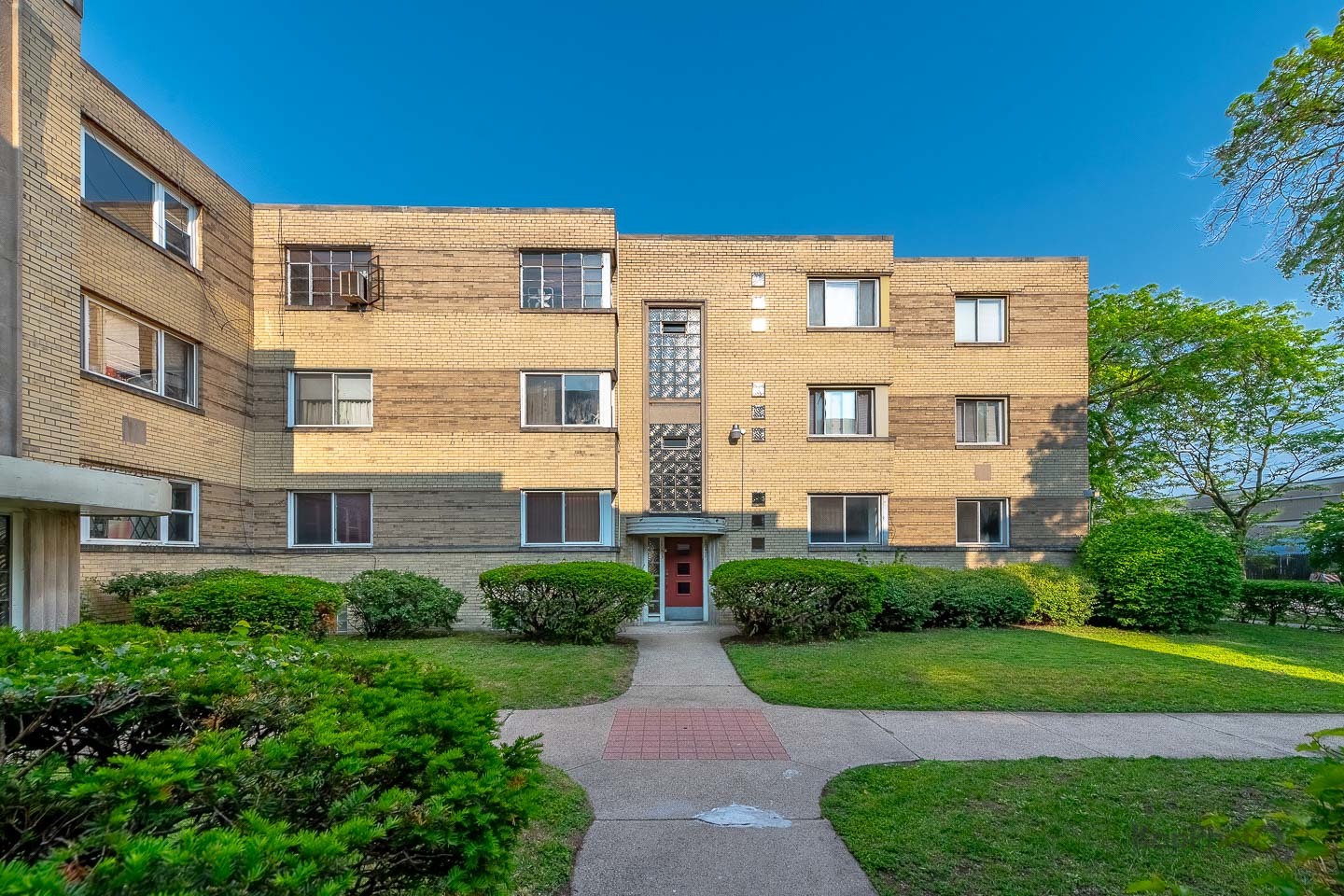 2051 E 72nd Street Unit: 1B