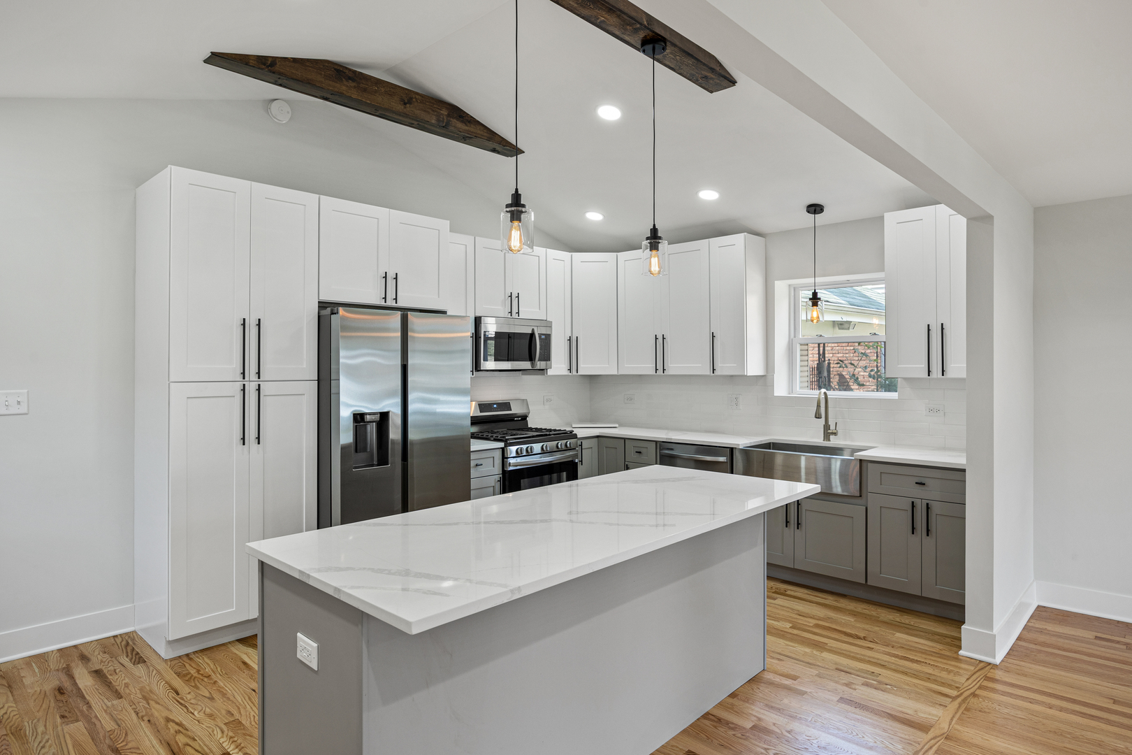 8532 S Prairie Avenue