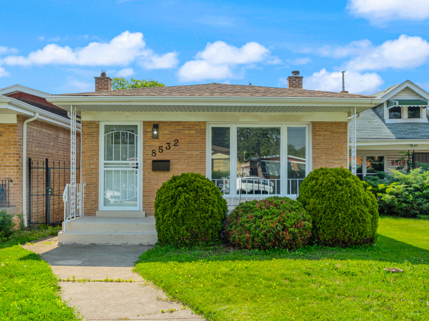 8532 S Prairie Avenue