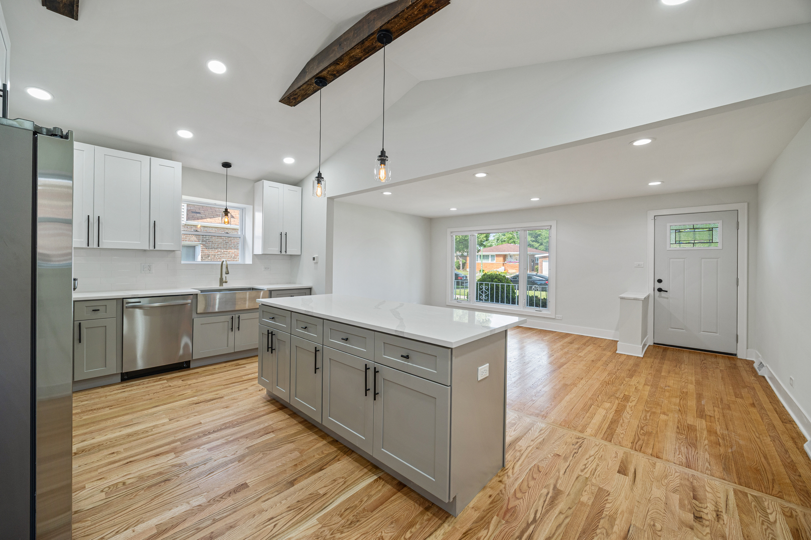 8532 S Prairie Avenue