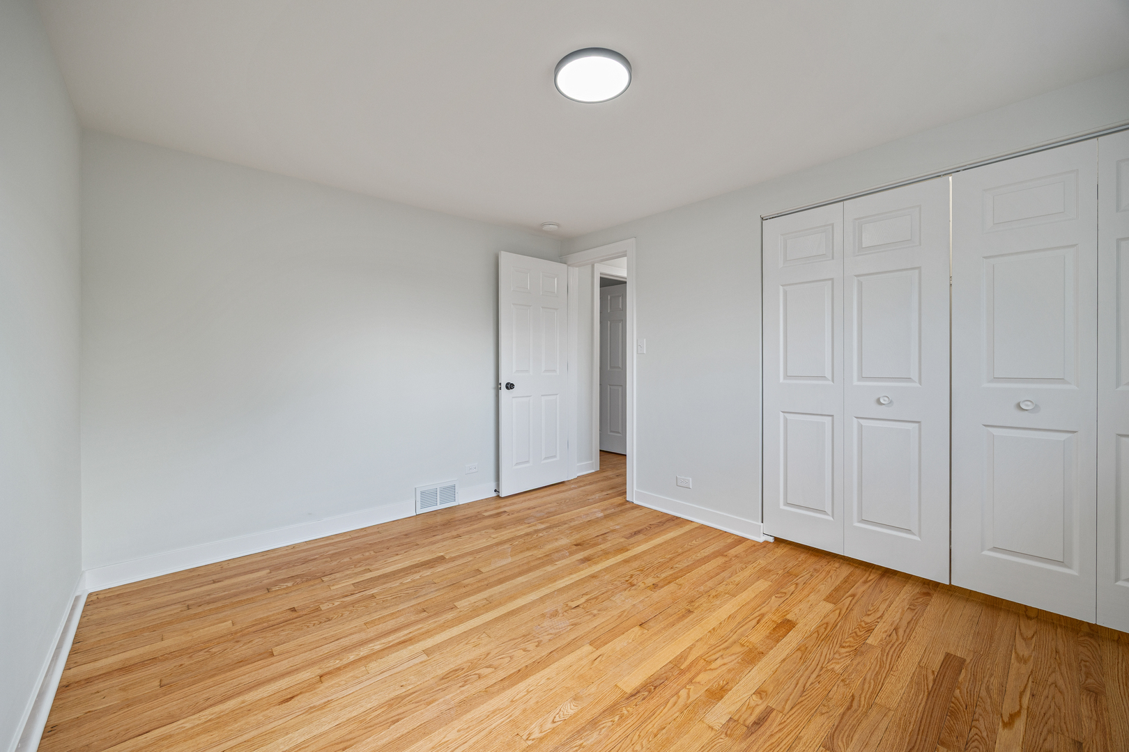 8532 S Prairie Avenue