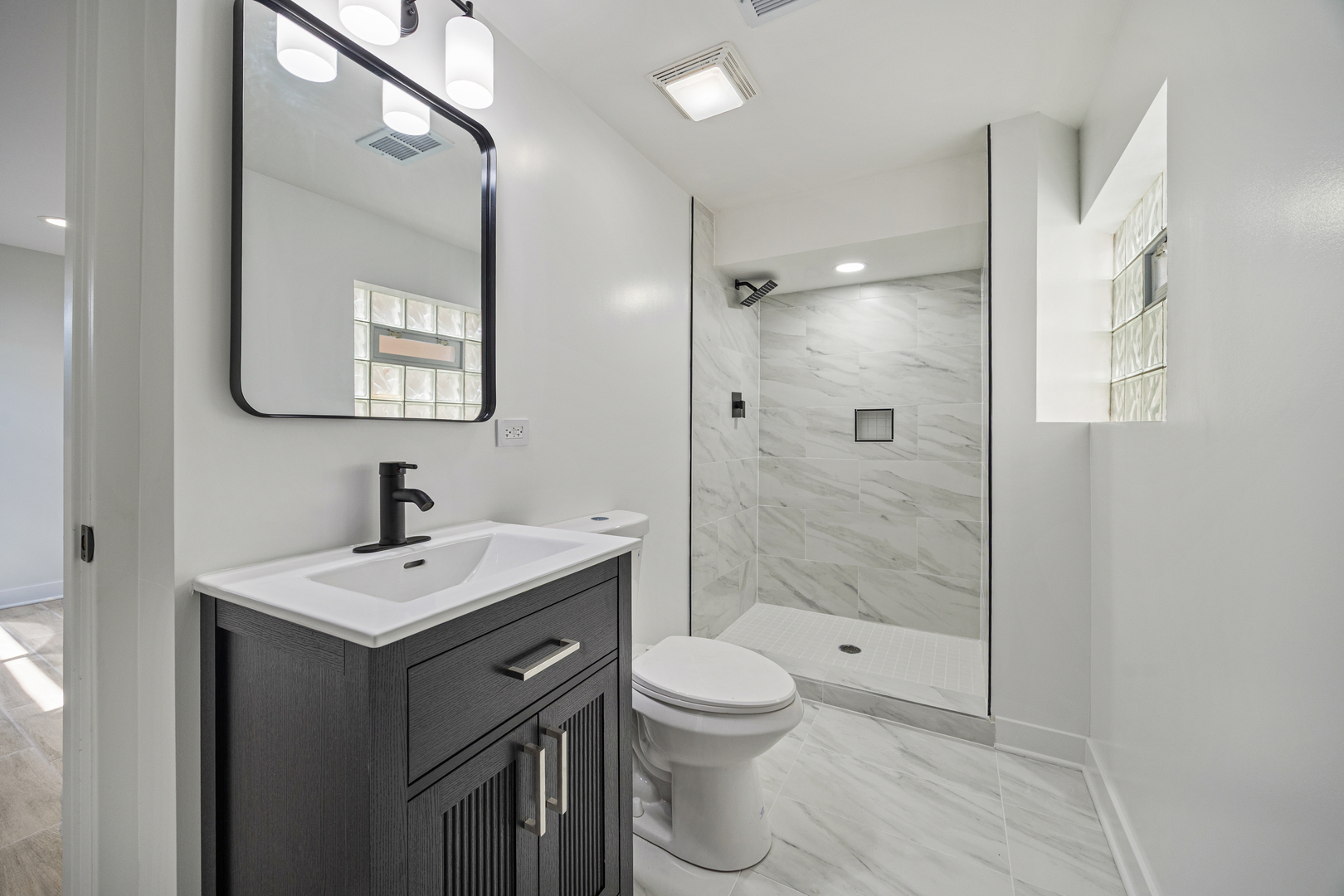 8532 S Prairie Avenue