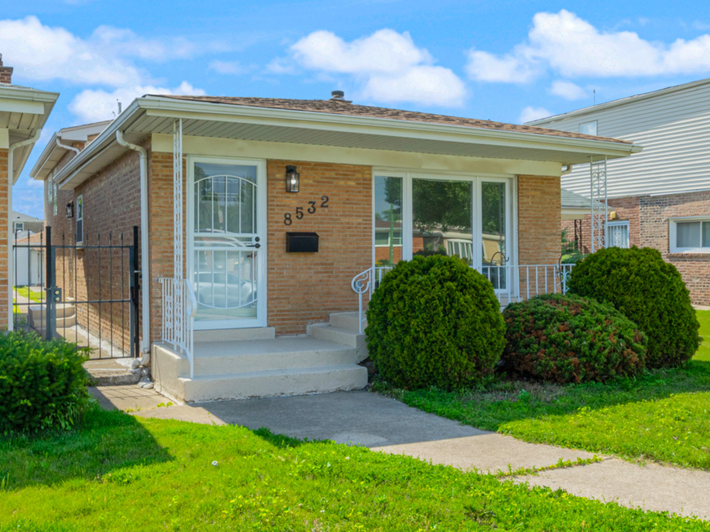 8532 S Prairie Avenue