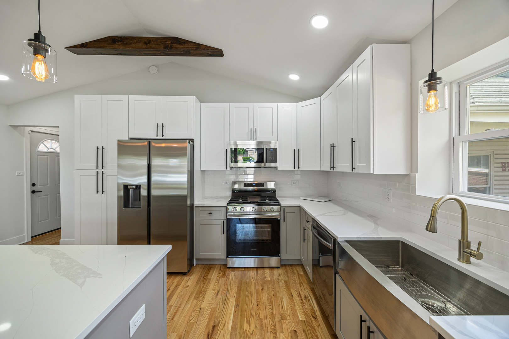 8532 S Prairie Avenue