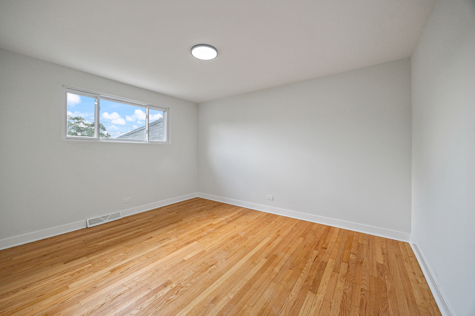 8532 S Prairie Avenue