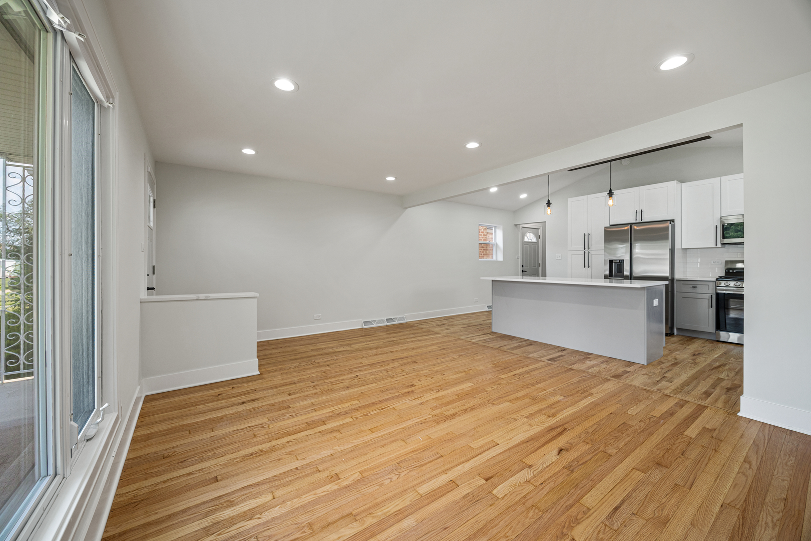 8532 S Prairie Avenue