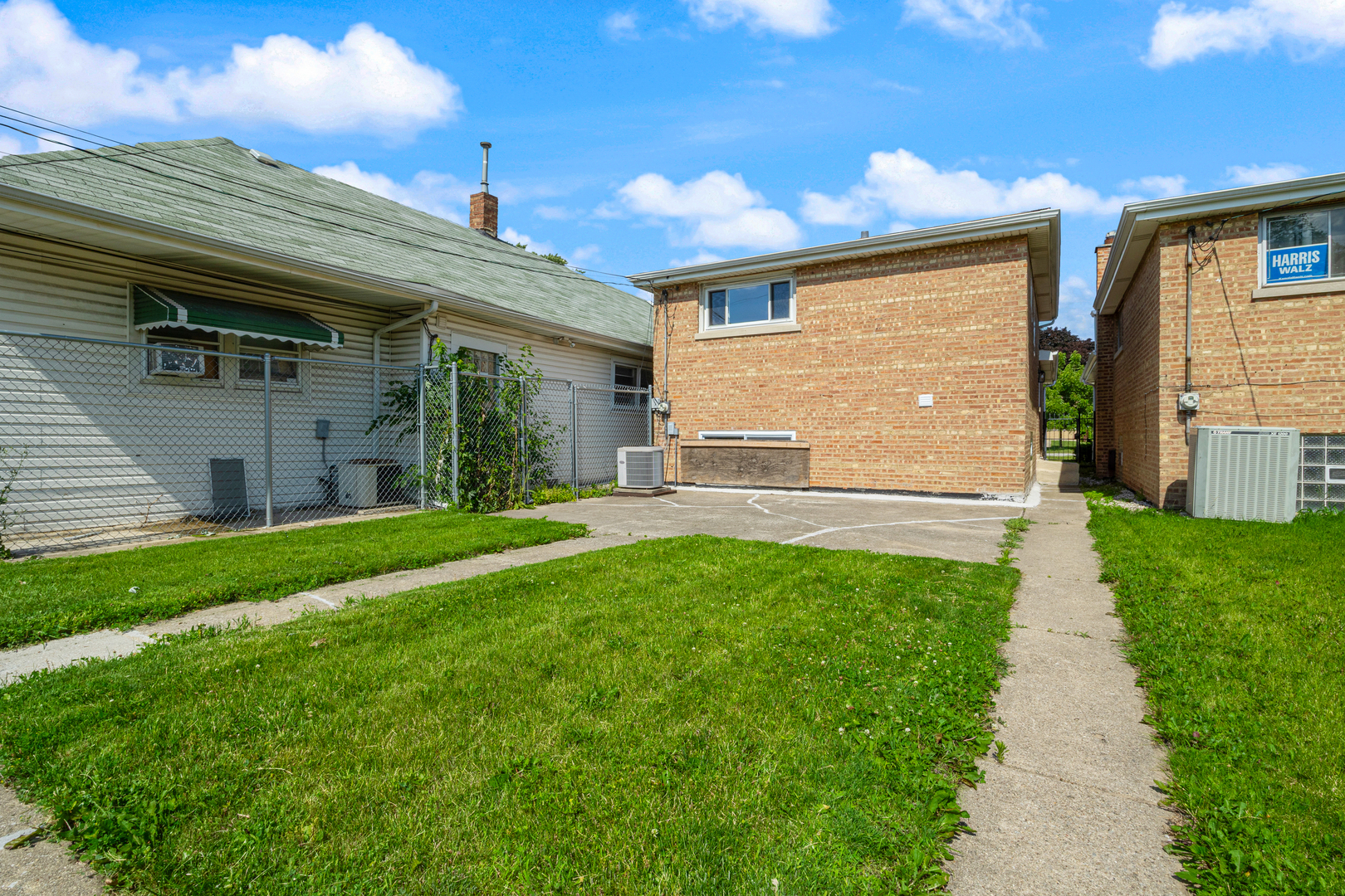 8532 S Prairie Avenue