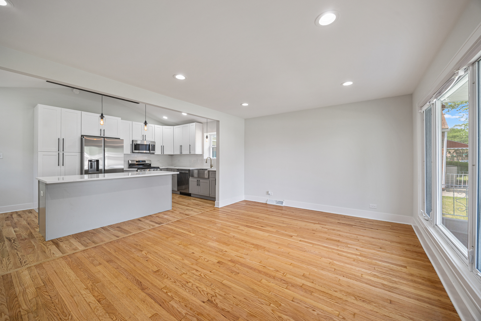 8532 S Prairie Avenue