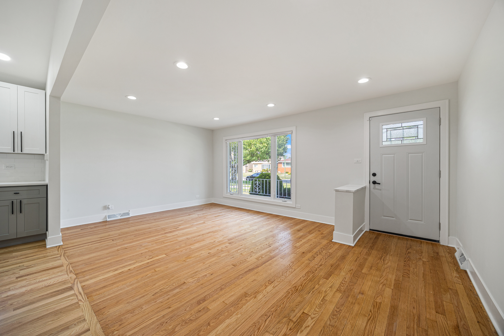 8532 S Prairie Avenue