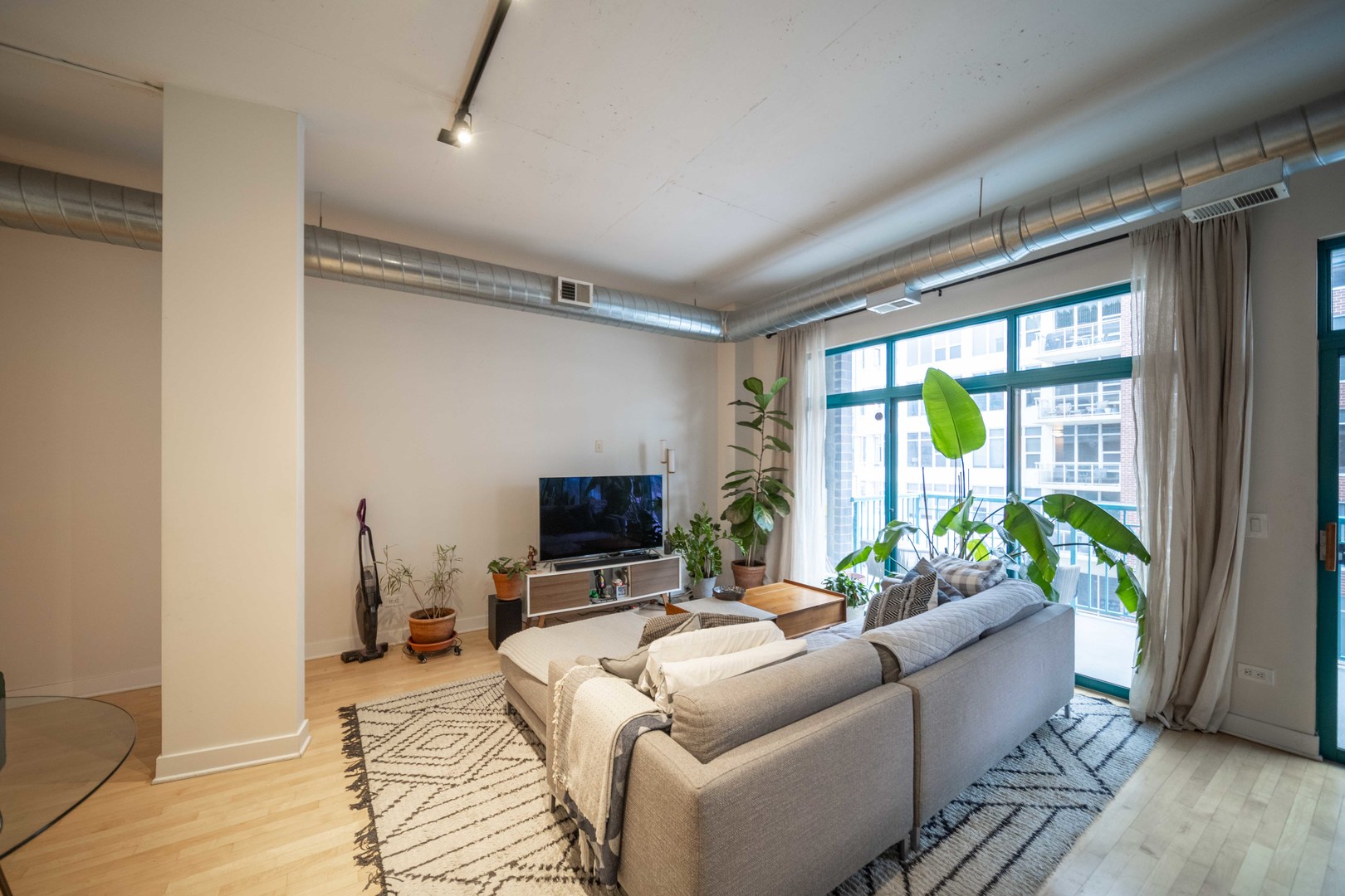 910 W Madison Street Unit: 504