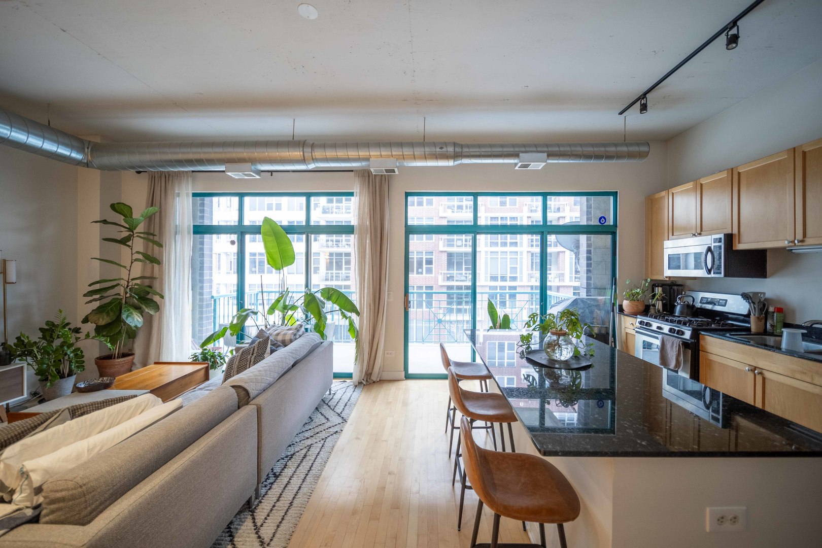 910 W Madison Street Unit: 504