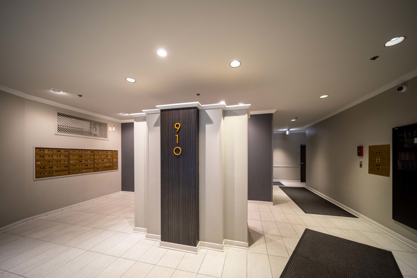 910 W Madison Street Unit: 504