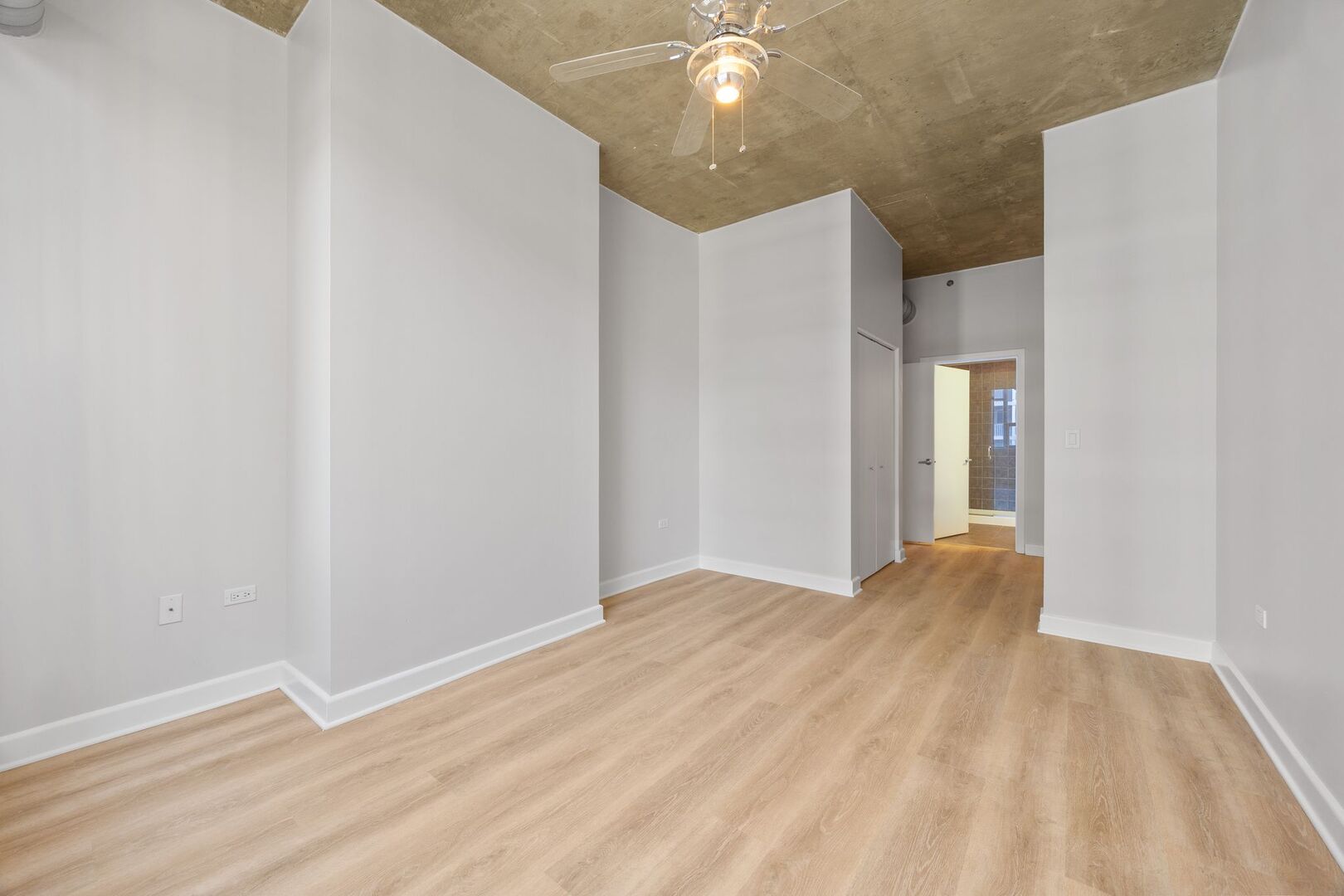 1305 S MICHIGAN Avenue Unit: 1406