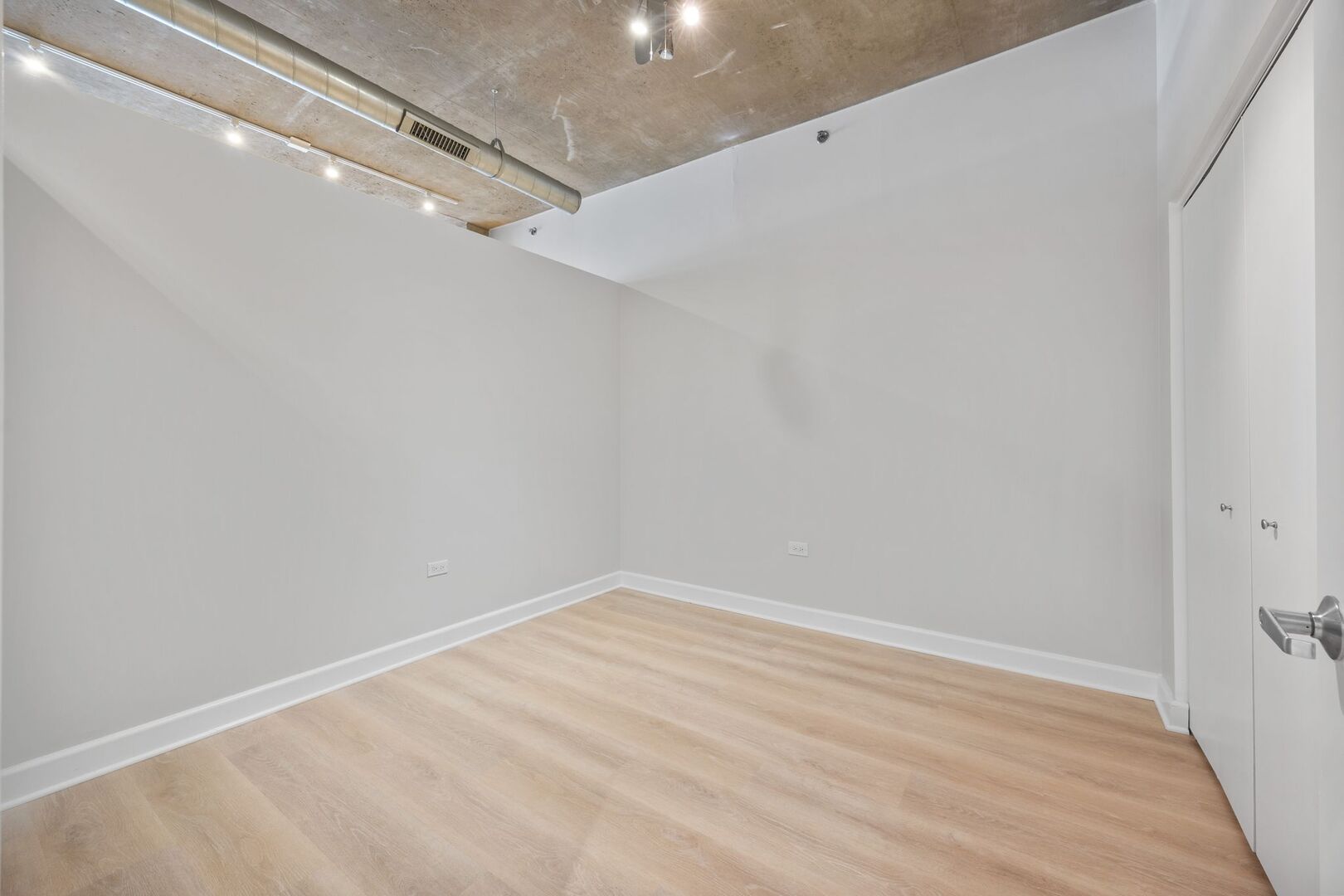 1305 S MICHIGAN Avenue Unit: 1406