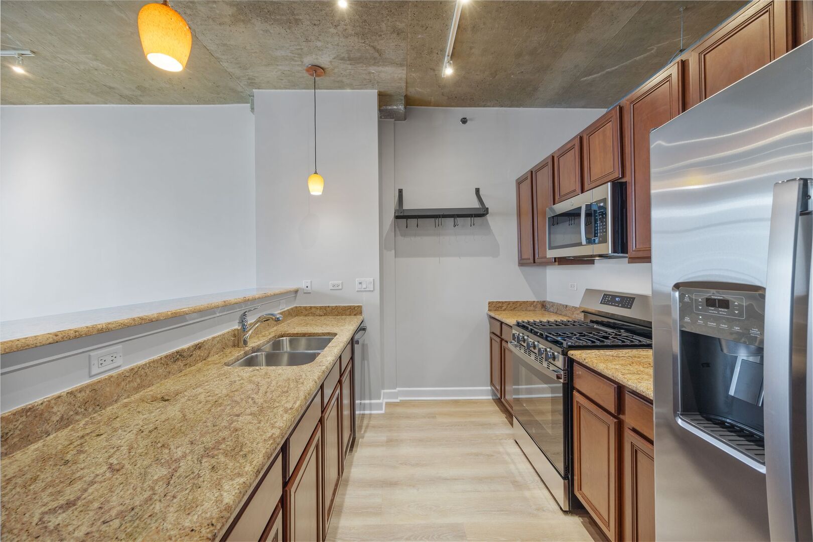 1305 S MICHIGAN Avenue Unit: 1406