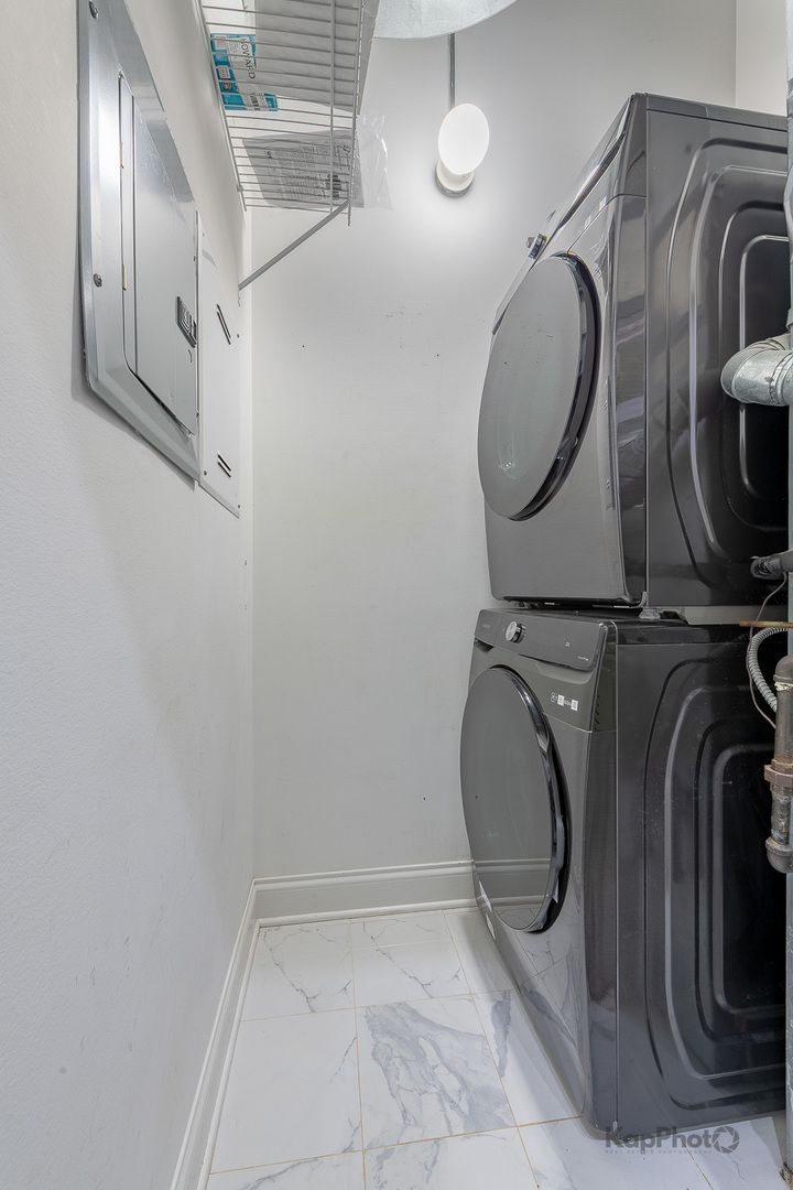 1500 W Monroe Street Unit: 312